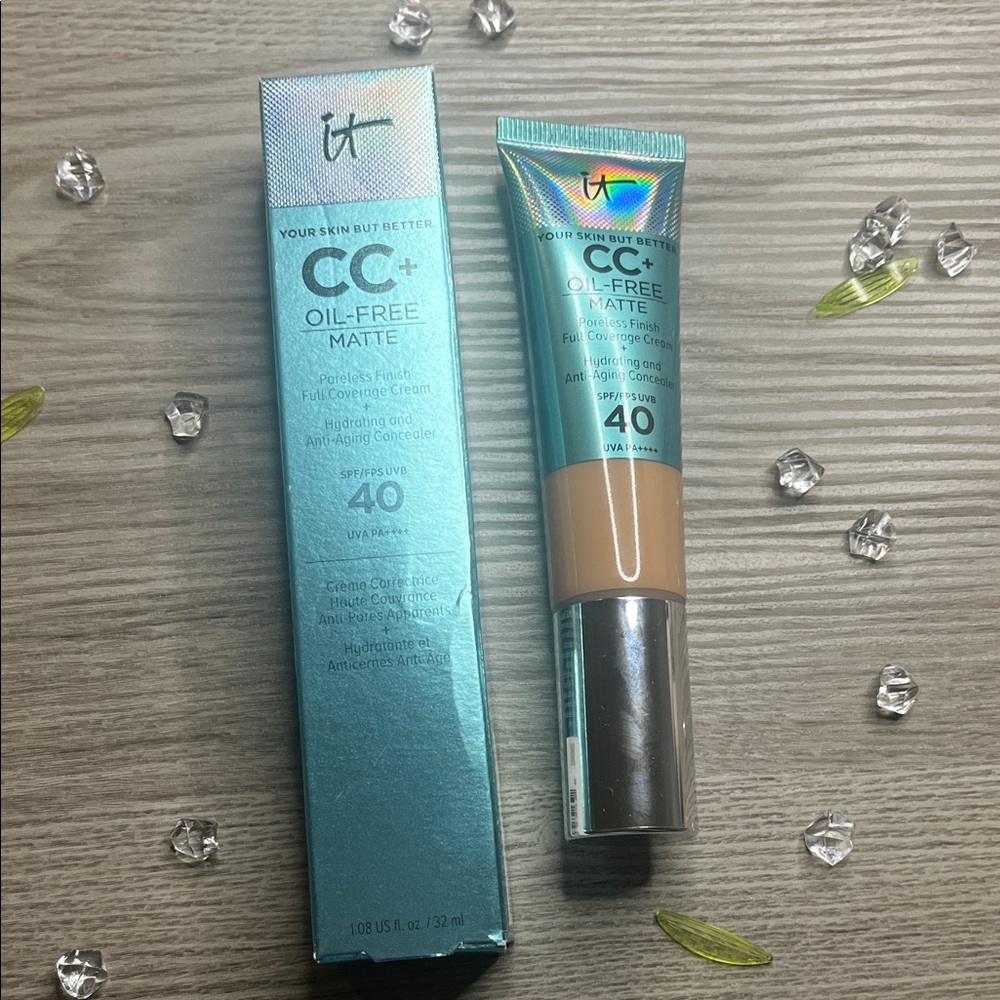 IT Cosmetics CC+ Oil-Free Matte Foundation - SHADE TAN